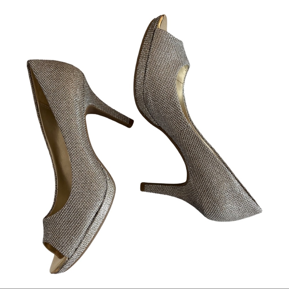 Bandolino B Flexible silver mesh pumps size 8 1/2